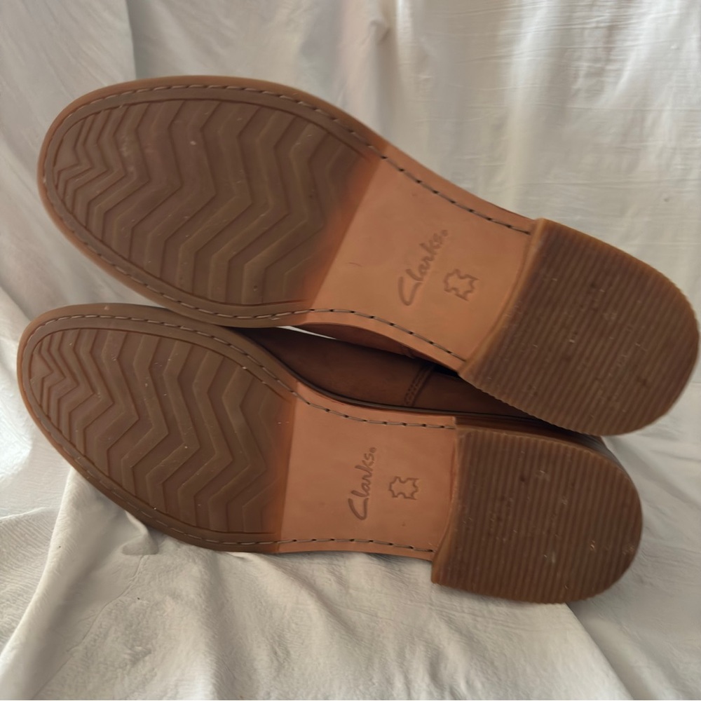 Clarks Women’s Arlo Chelsea Boots Suede Leather Size 10 Pull On - Picture 12 of 13